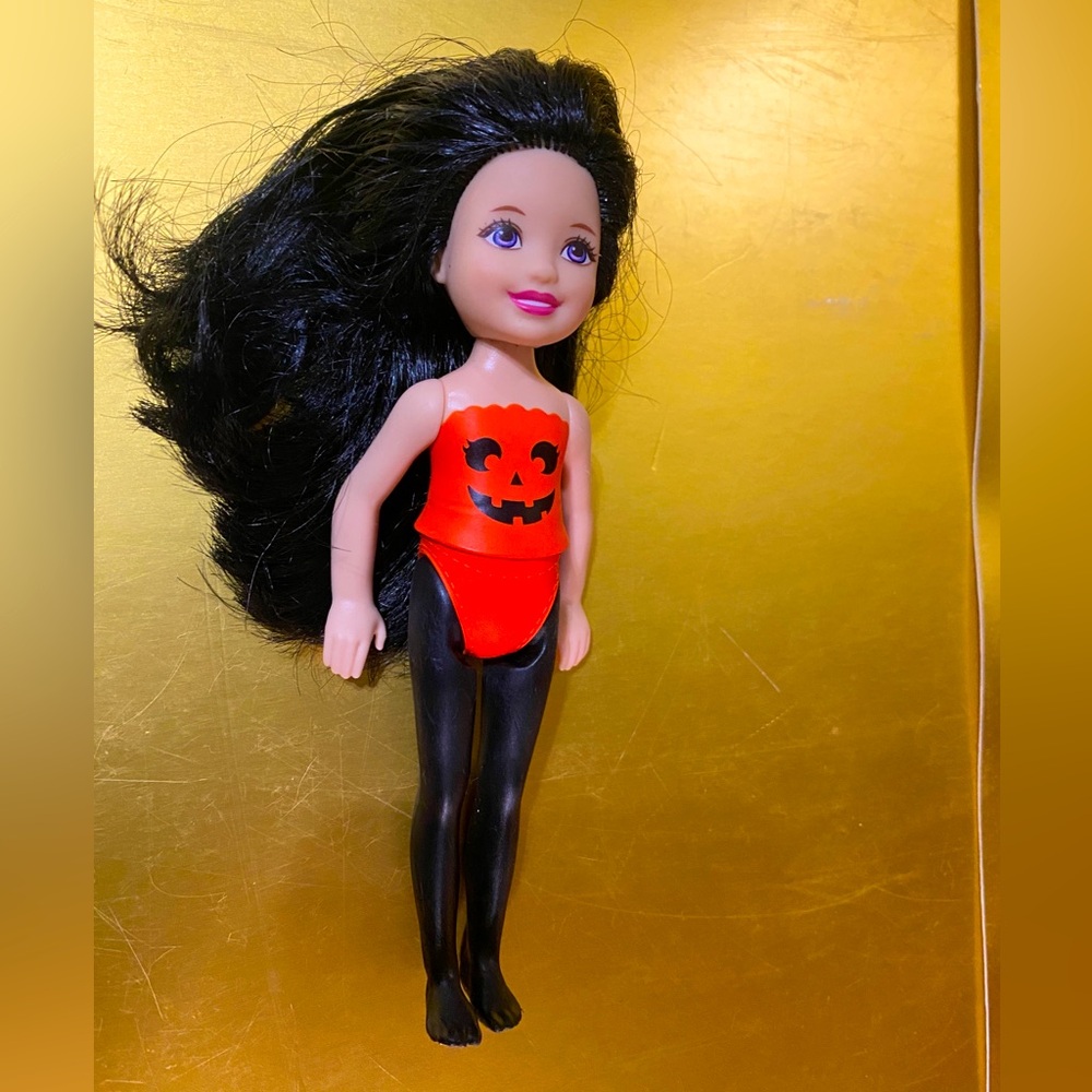 BARBIE 2014 HALLOWEEN CHELSEA DOLL w/PUMPKIN COSTUME TARGET EXCLUSIVE 5”
